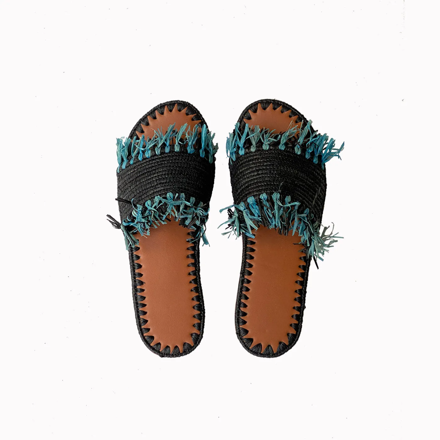 FRINGE RAFFIA SLIDES