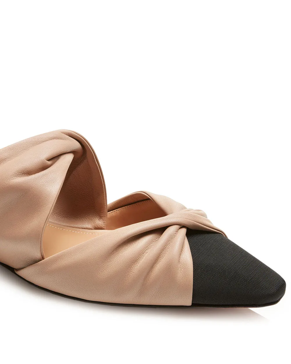 Twist Flat in Nude and Black